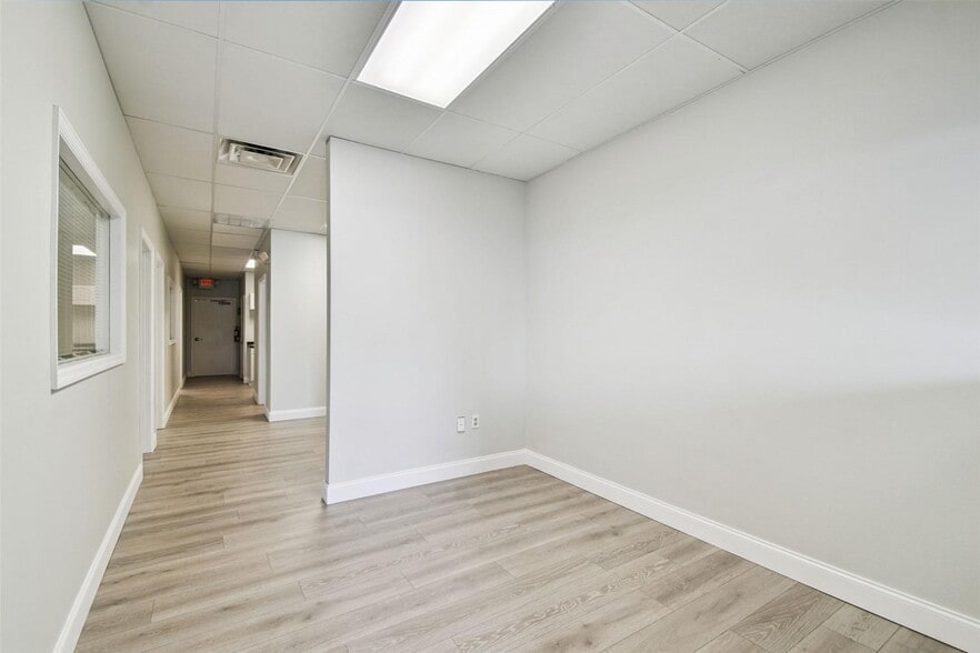 More Photos Of 5404 Hoover Blvd, Tampa Medical For Sale