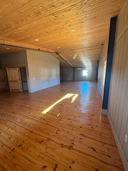 More Photos Of 161 Don Westbrook Ave S, Jasper Manufacturing For Sale