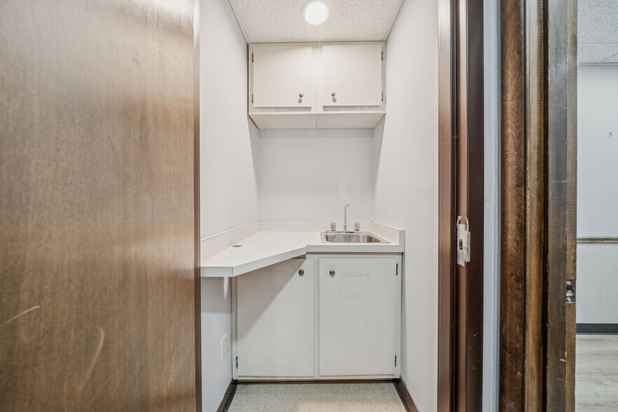 More Photos Of 985 Penn St, Brackenridge Medical For Sale