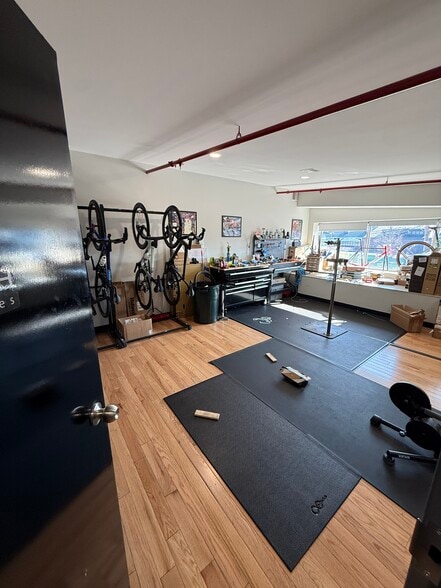 More Photos Of 586 Pleasant St, Watertown Flex For Sale