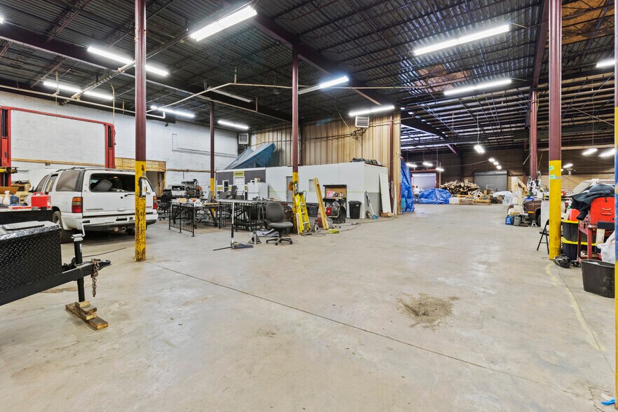 More Photos Of 4128 Hayward Ave, Baltimore Warehouse For Lease