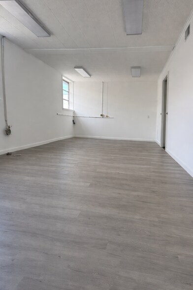 More Photos Of 335 13th St, Carlstadt Manufacturing For Lease