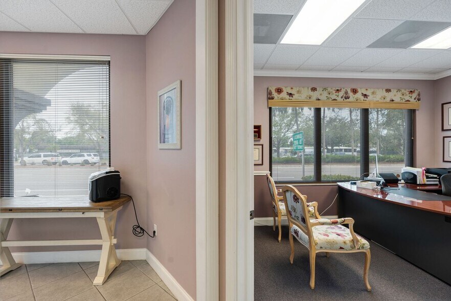 More Photos Of 3293 Fruitville Rd, Sarasota Medical For Sale