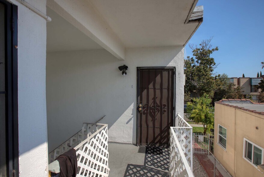 More Photos Of 1055 Grover Ave, Glendale Apartments For Sale