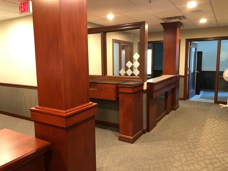 More Photos Of 1650 E Main St, St Charles Medical For Lease