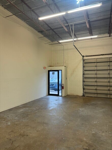 More Photos Of 10026 Spanish Isle Blvd, Boca Raton Warehouse For Lease