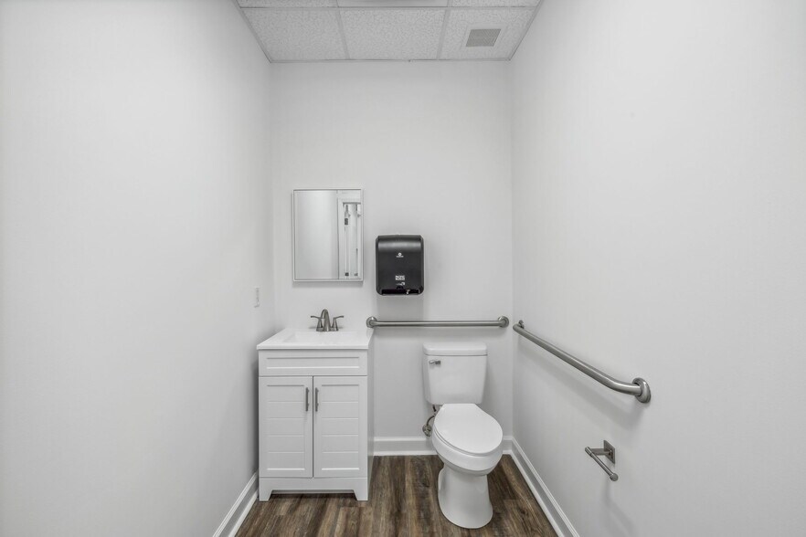 More Photos Of 106 Mission Ct, Franklin Office For Sale