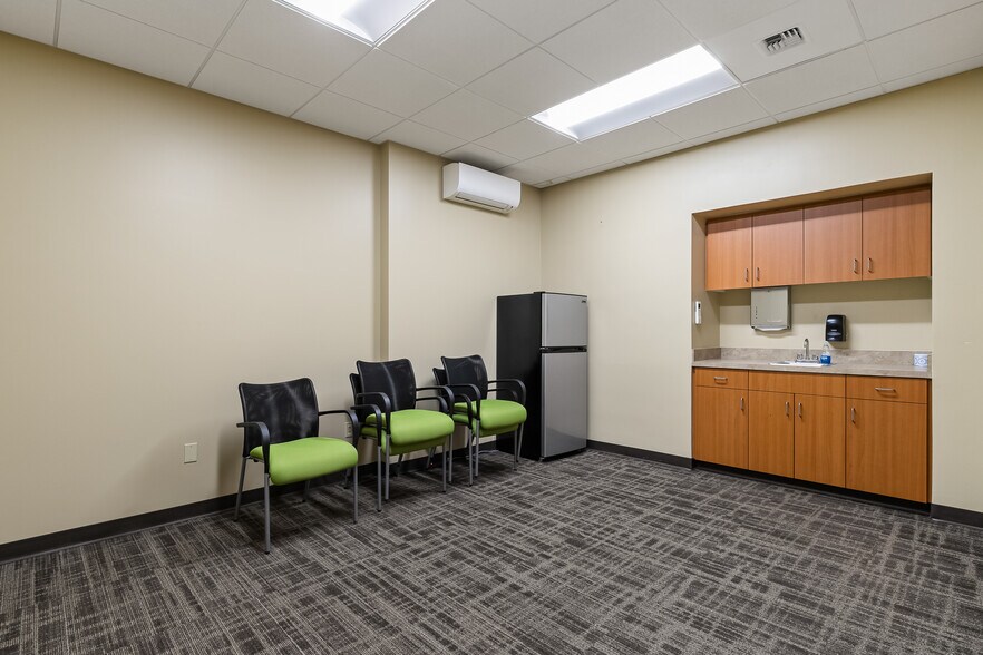 More Photos Of 1501 Cornwall Ave, Bellingham Bank For Sale