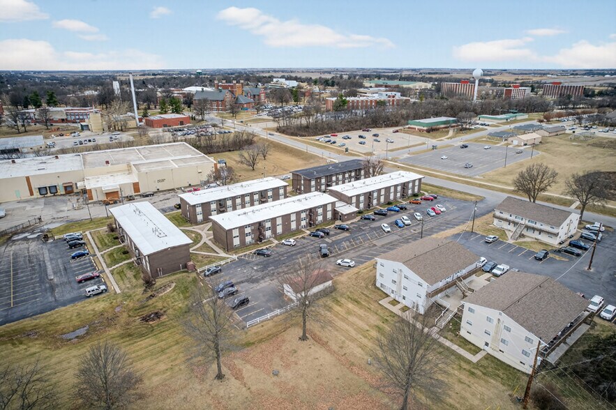 More Photos Of 1121 N College Dr, Maryville Apartments For Sale