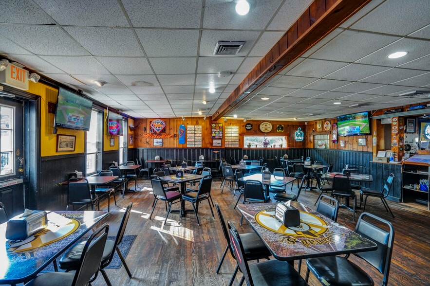 More Photos Of 36 Railroad St, Linfield Restaurant For Sale