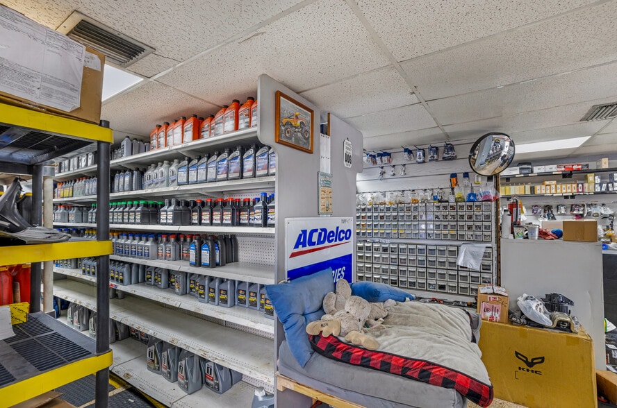 More Photos Of 8765 SW 40th St, Miami Auto Repair For Sale