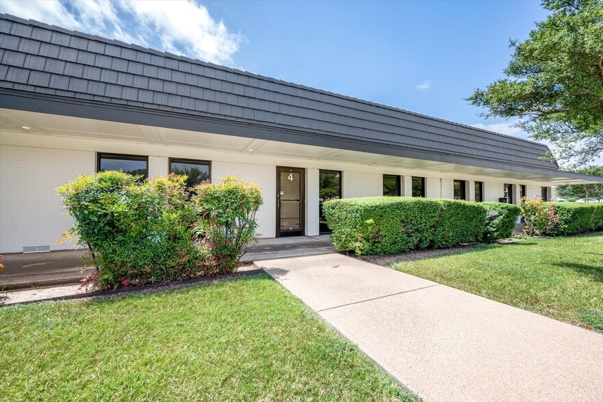 More Photos Of 2701 Osler Dr, Grand Prairie Medical For Sale