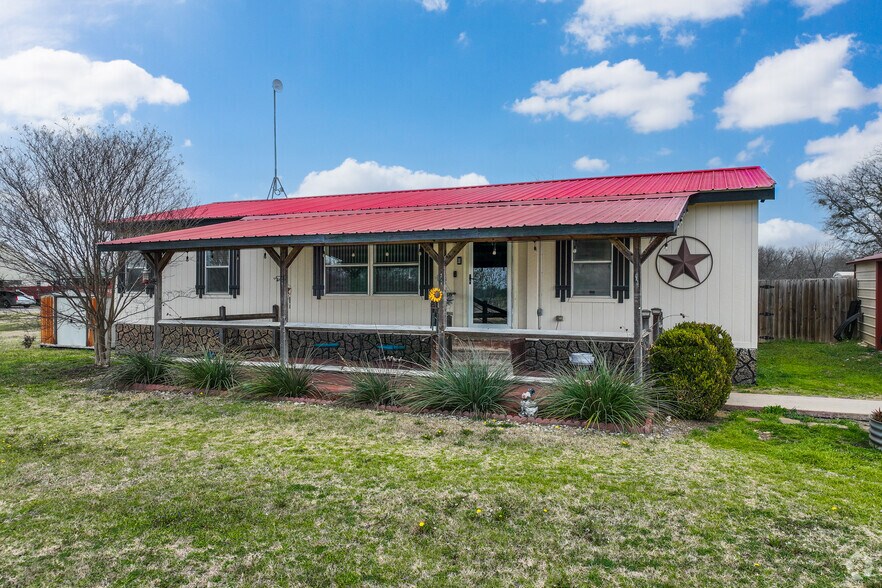 More Photos Of 6212 FM 933, Blum Warehouse For Sale