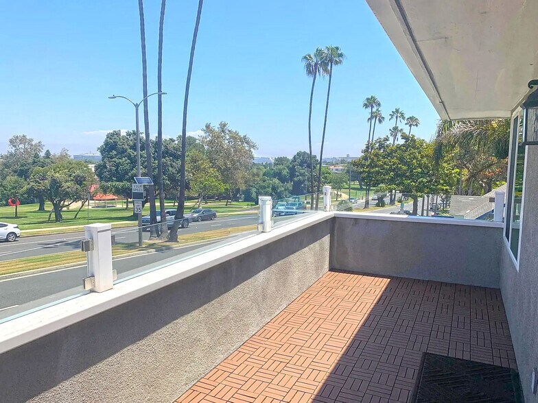 More Photos Of 1534 Manhattan Beach Blvd, Manhattan Beach Apartments For Sale