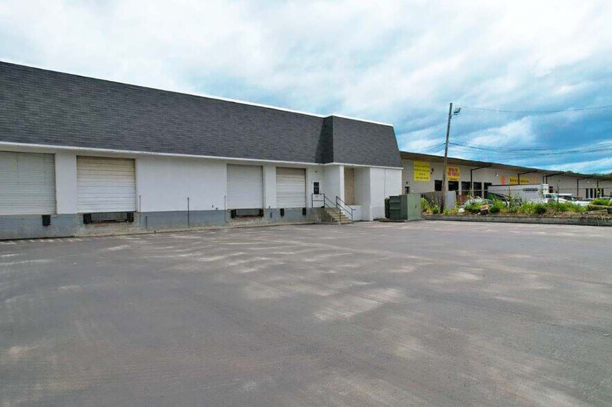 More Photos Of 23 Old Mill Rd, Greenville Warehouse For Lease