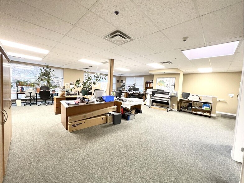 More Photos Of 998 Harbourside Dr, North Vancouver Showroom For Sale