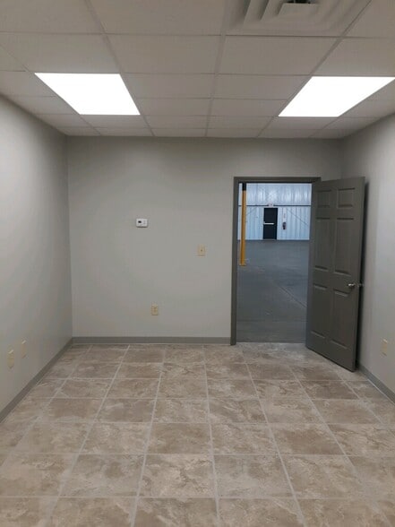 More Photos Of 110 Spacegate Dr NW, Huntsville Industrial For Lease