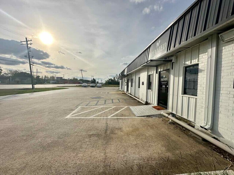 More Photos Of 7550 College St, Beaumont Industrial For Sale