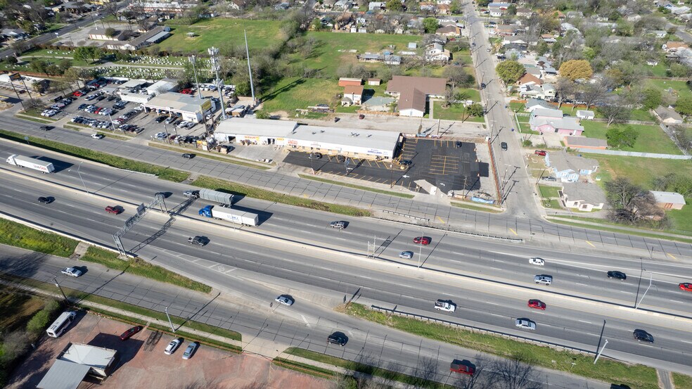 More Photos Of 4407 I-35 Fwy, San Antonio Unknown For Lease