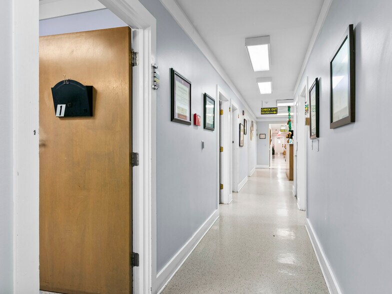 More Photos Of 157 Medical Park Dr, Brevard Medical For Lease