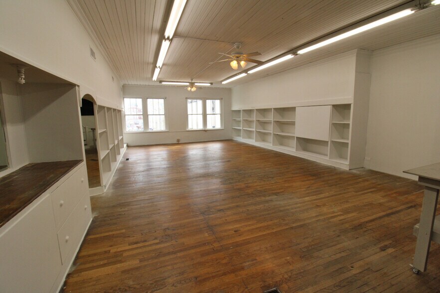 More Photos Of 113 W Fisher St, Salisbury Storefront Retail Office For Lease