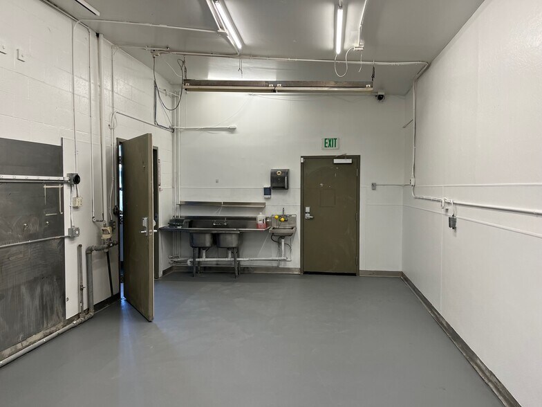 More Photos Of 6613 Hollis St, Emeryville Flex For Sale