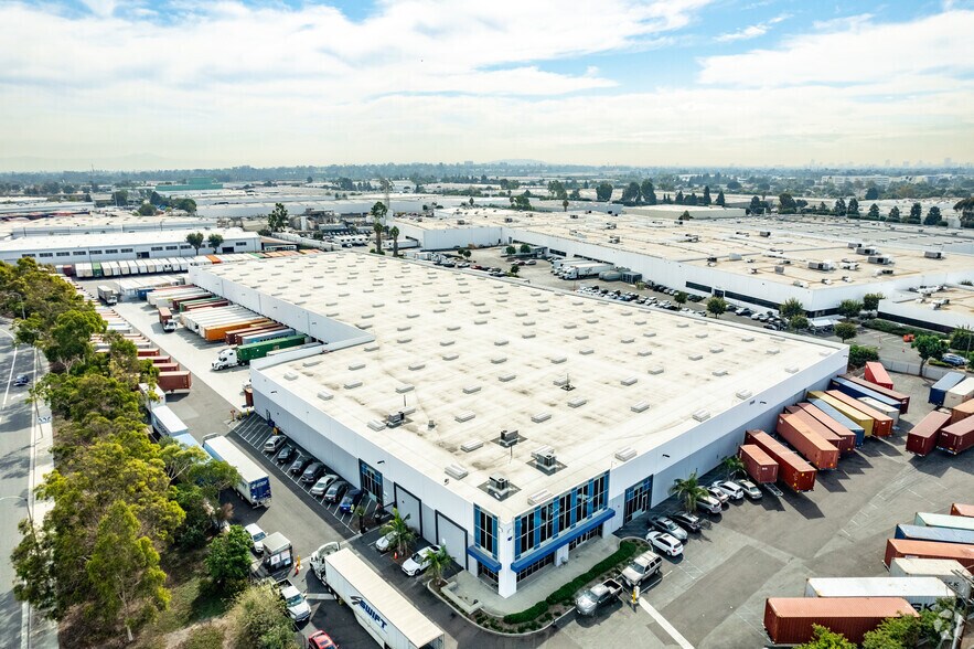 More Photos Of 20500 S Alameda St, Carson Warehouse For Lease