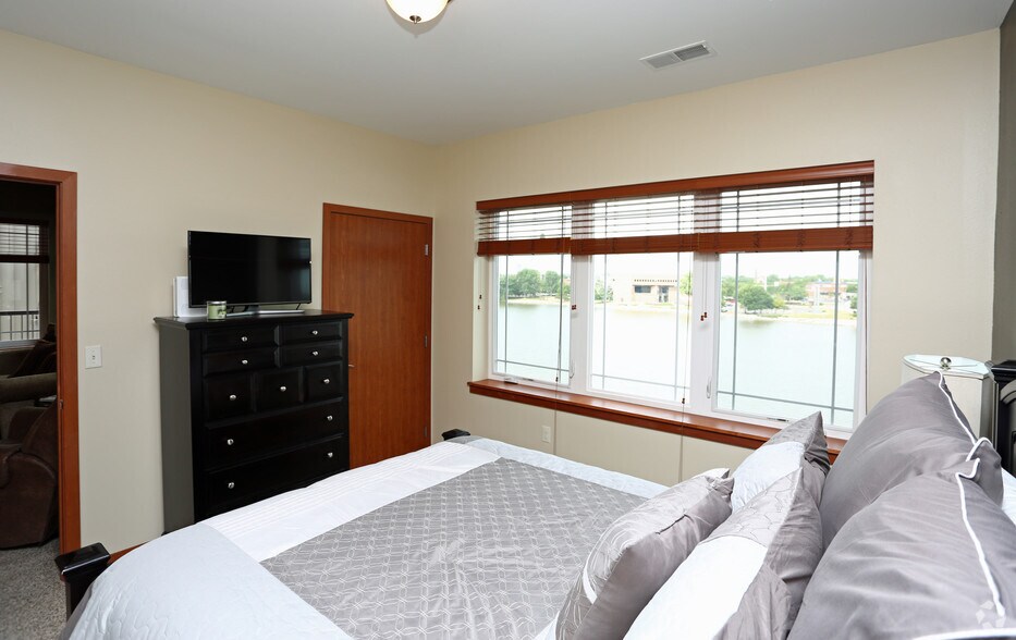More Photos Of 401 N Washington St, Green Bay Apartments For Lease