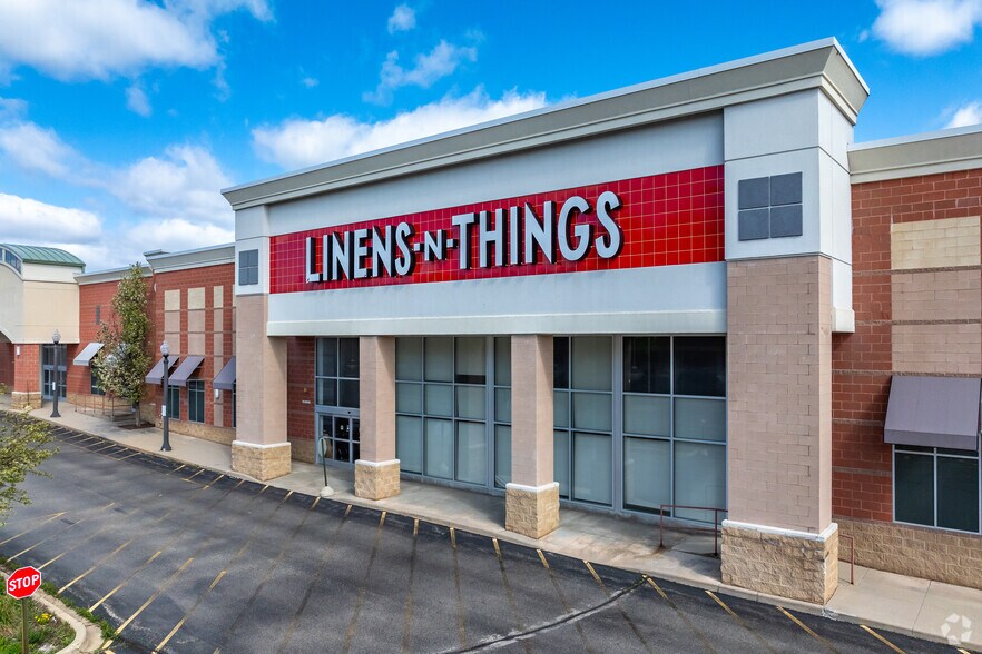 More Photos Of N96W18908 County Line Rd, Germantown General Retail For Lease