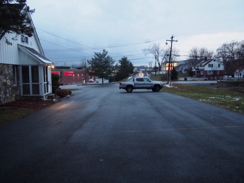 More Photos Of 14 Silver Lake Scotchtown Rd, Middletown Medical For Sale