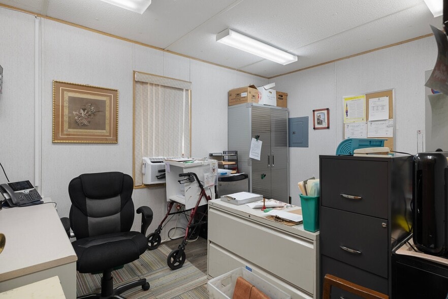 More Photos Of 15464 Cortez Blvd, Brooksville Unknown For Lease