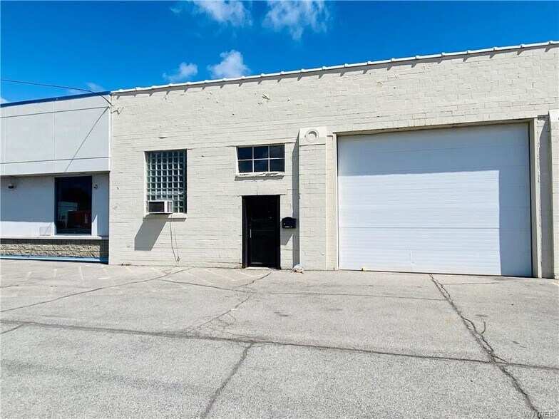 More Photos Of 1212 Abbott Rd, Buffalo Auto Dealership For Lease