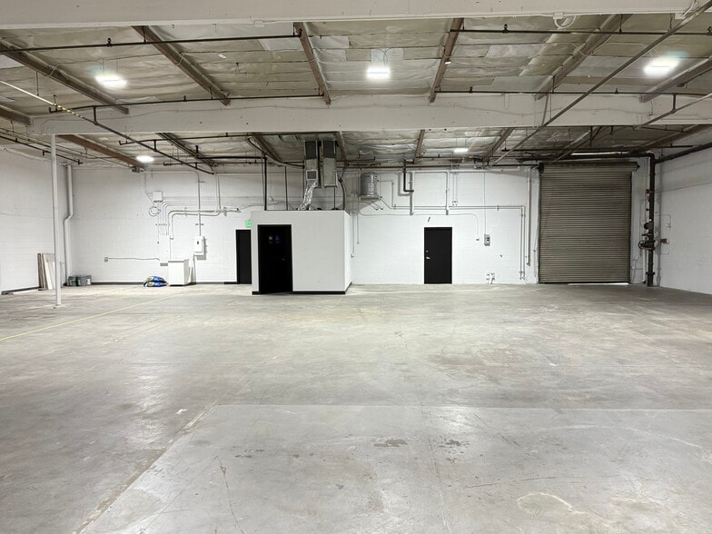 More Photos Of 13596 Vaughn St, San Fernando Manufacturing For Lease