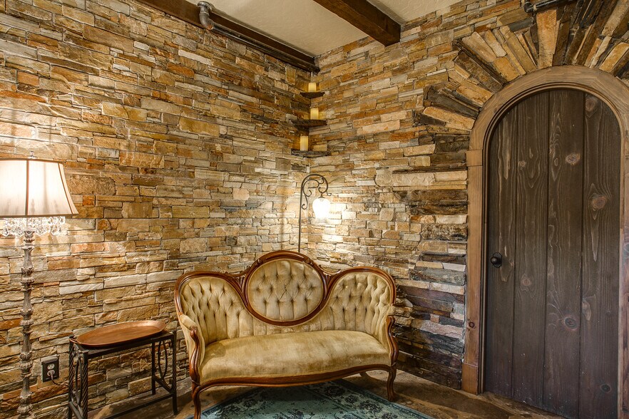 More Photos Of 315 Commercial St, Leavenworth Hotel For Sale