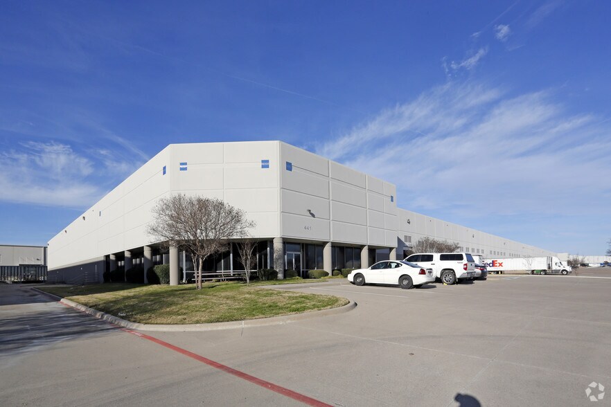 More Photos Of 401-441 Railhead Rd, Fort Worth Distribution For Lease