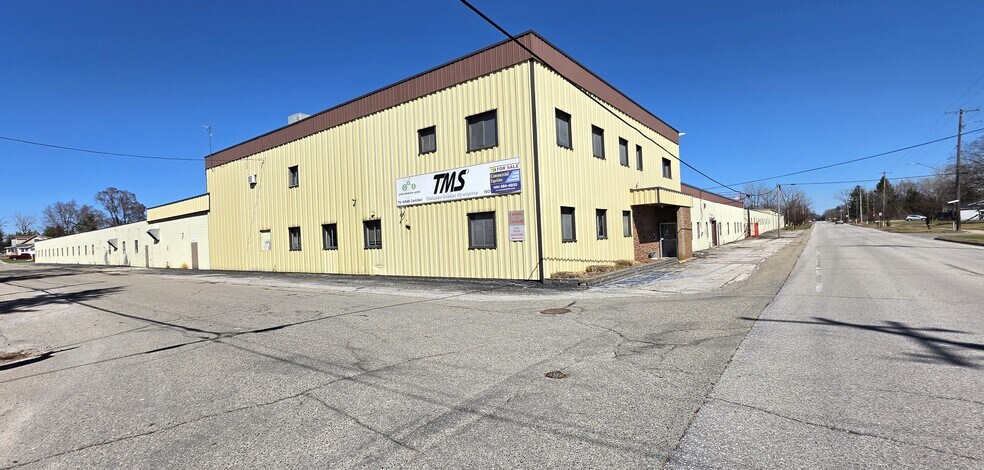 More Photos Of 401 E 5th St, Pinconning Distribution For Sale