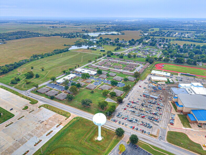 More Photos Of 1220 SE 9th St, Pryor Apartments For Sale