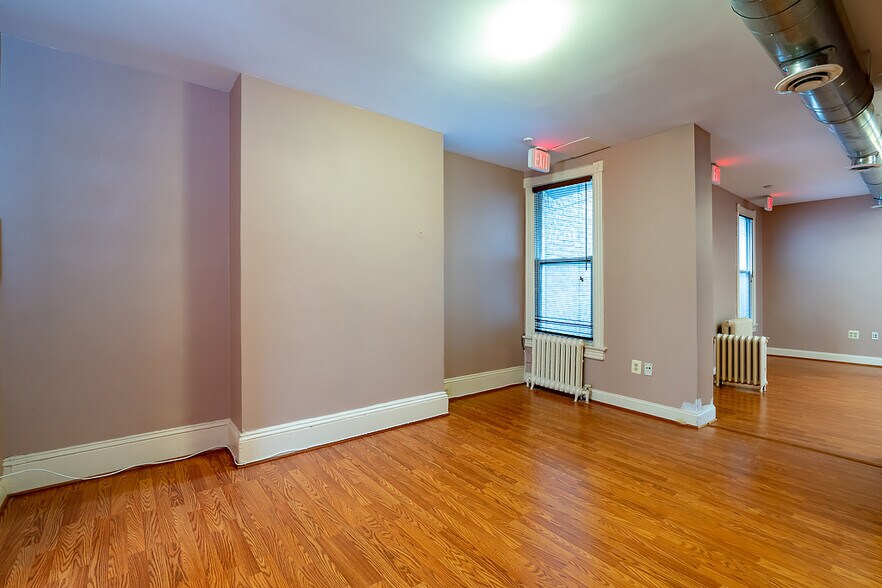 More Photos Of 1715 N St NW, Washington Office For Lease