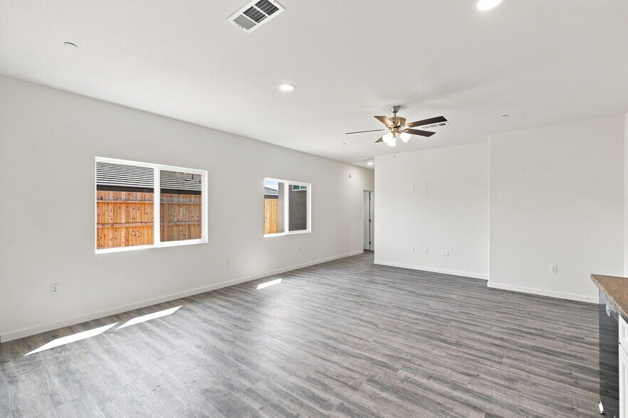 More Photos Of 9121 Prometheus Dr, Bakersfield Apartments For Sale