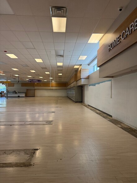 More Photos Of 680 S State St, Ukiah Drugstore For Sale