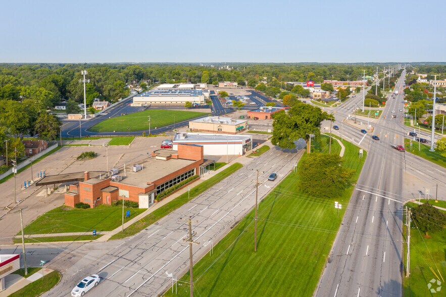 More Photos Of 27637 Grand River Ave, Livonia Bank For Sale