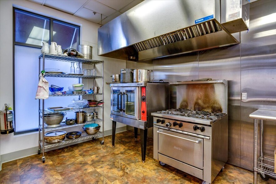 More Photos Of 115-125 56th St, Kenosha Restaurant For Lease