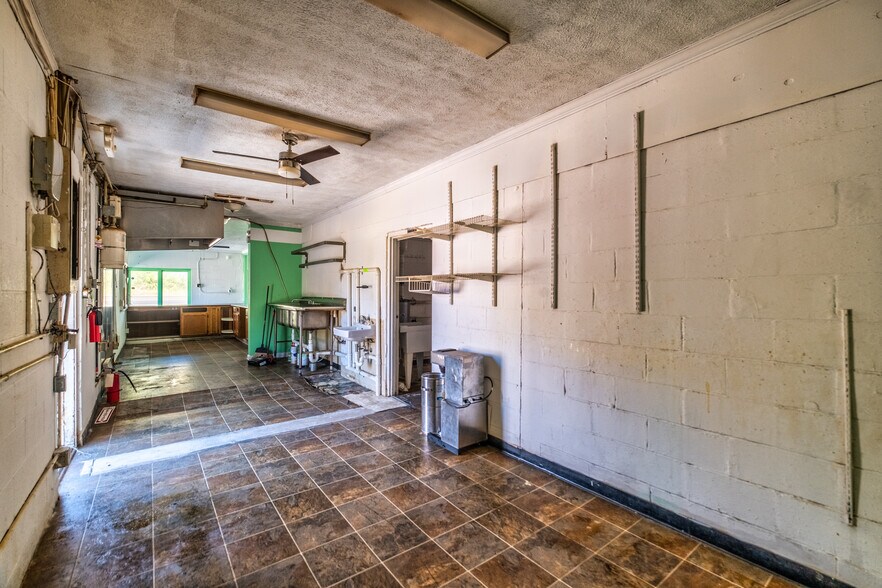 More Photos Of 561-563 McLean Ave, Hopkinsville Freestanding For Sale