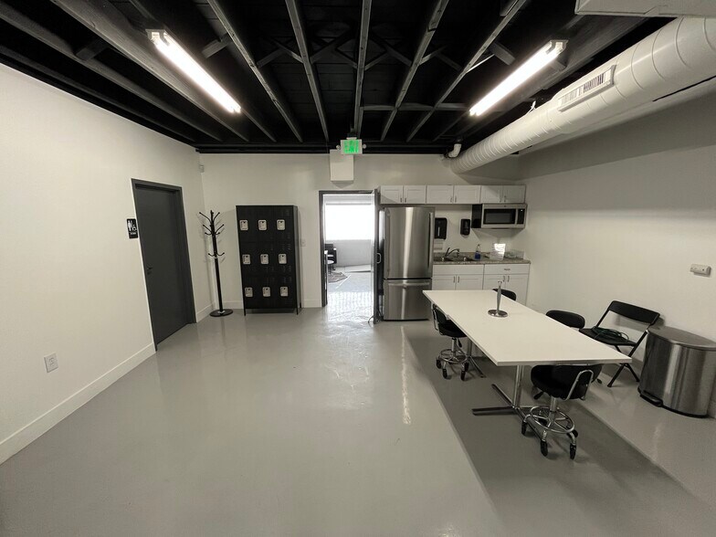 More Photos Of 153 Vallejo St, Denver Warehouse For Lease