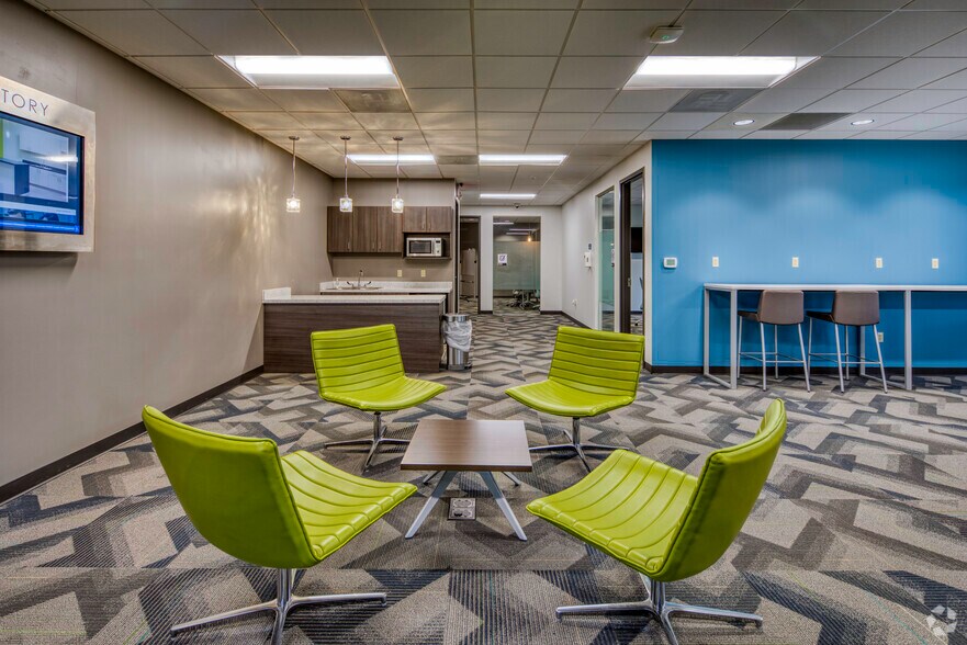 More Photos Of 5402-5460 Beaumont Center Blvd, Tampa Unknown For Lease