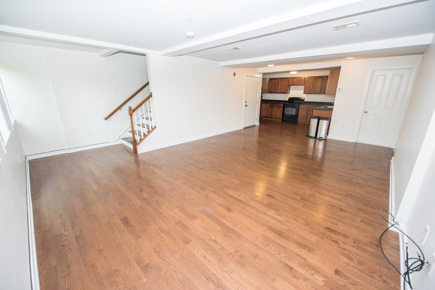 More Photos Of 803-807 Washington Blvd, Baltimore Storefront Retail Residential For Lease