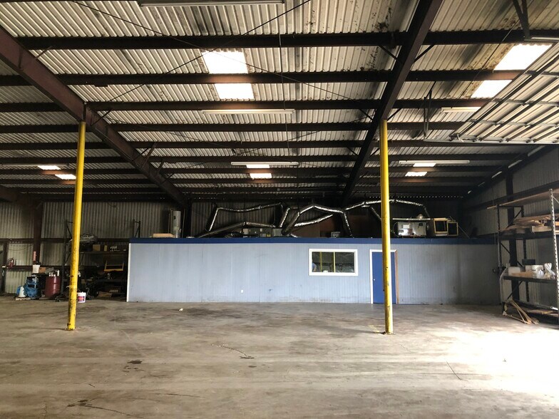 More Photos Of 1002-1008 Pennsylvania Ave, South Houston Warehouse For Sale