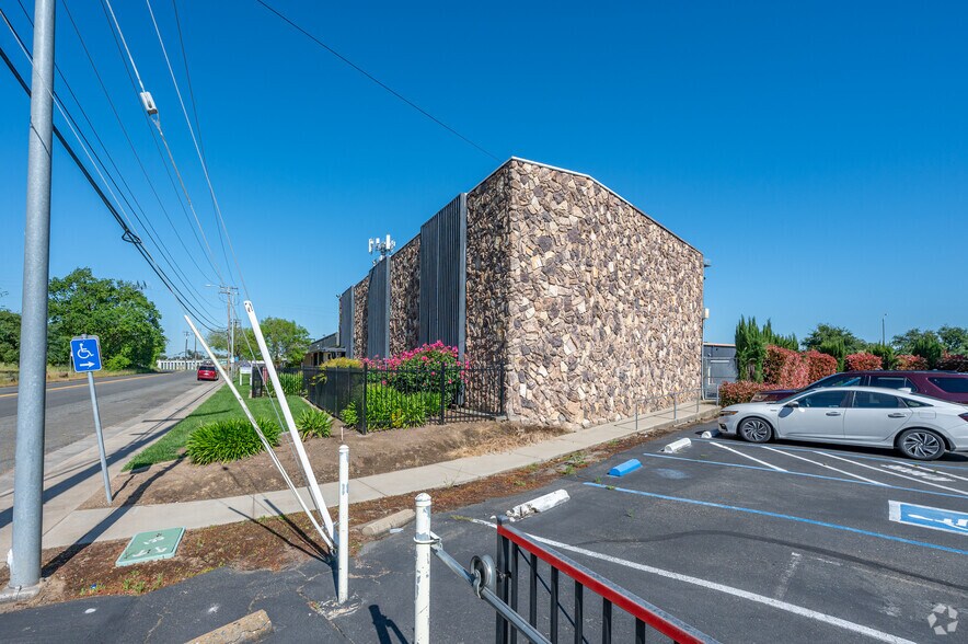 More Photos Of 3325-3327 Longview Dr, Sacramento Coworking Space