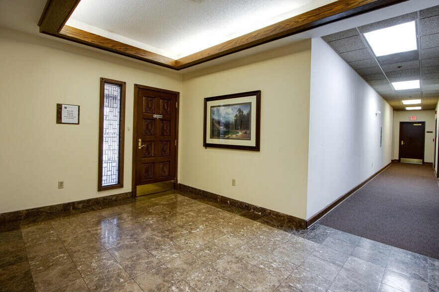 More Photos Of 2693 Union Avenue Ext, Memphis Office For Lease