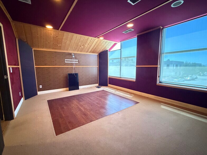 More Photos Of 7949 Ajay Dr, Sun Valley Warehouse For Lease